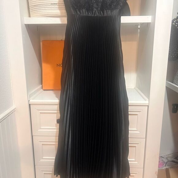 Badgley Mischka Black Satin Lace
Pleated Gown | Size6 - Picture 3 of 10
